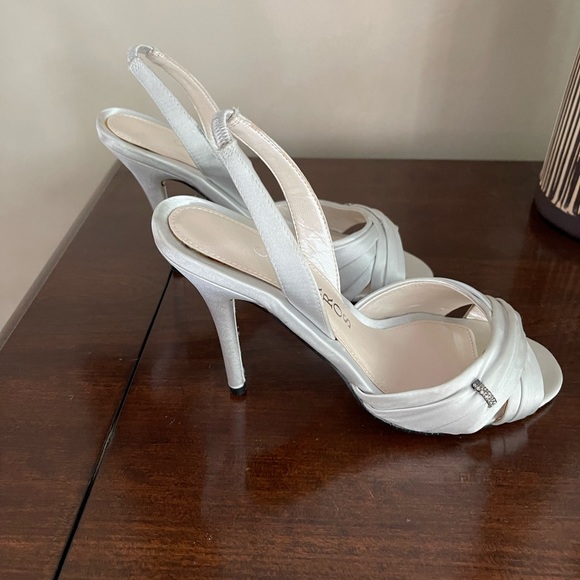 Caparros Womens Sandals Satin Silver Slingback Open Toe Size 7B - Picture 2 of 6